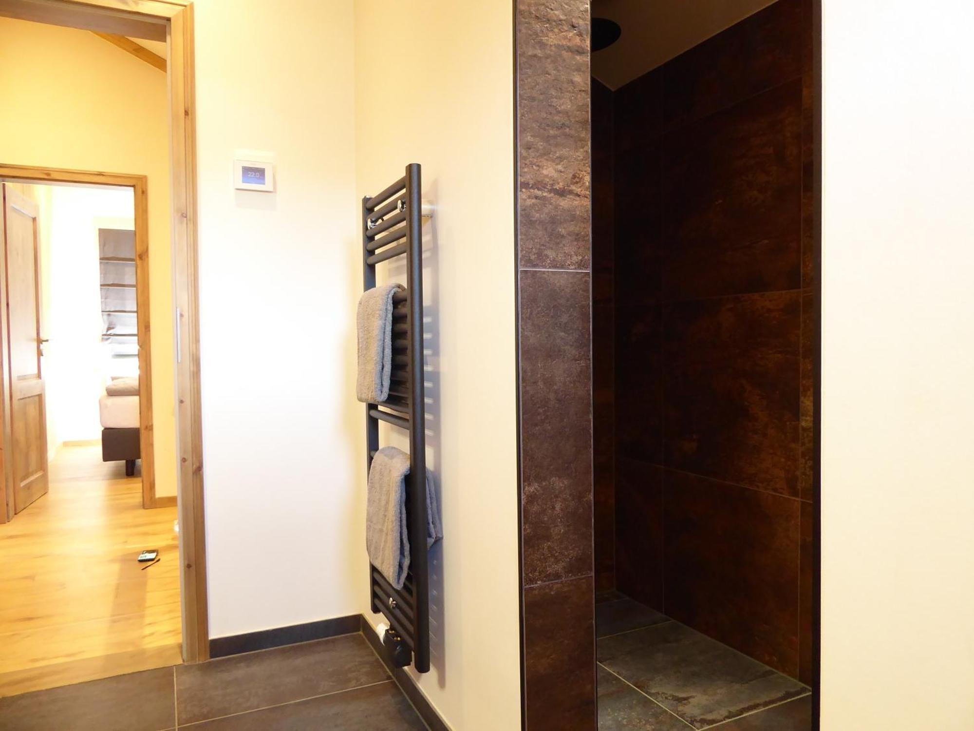 Pearl Modern Wifi 6 Personen Near Lift